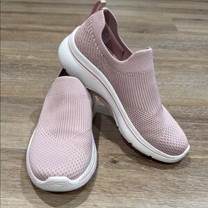 Skechers Size 6.5 GO WALK Arch Fit 2.0- Paityn Pink Slip-On  Air-Cooled